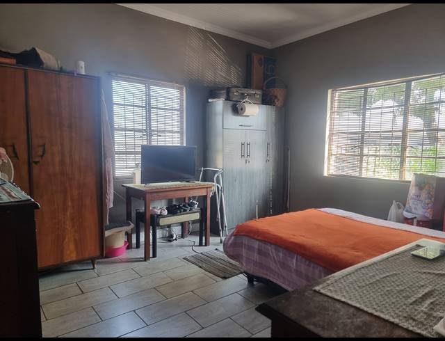 3 BEDROOM FREESTANDING FOR SALE IN GEORGE CENTRAL